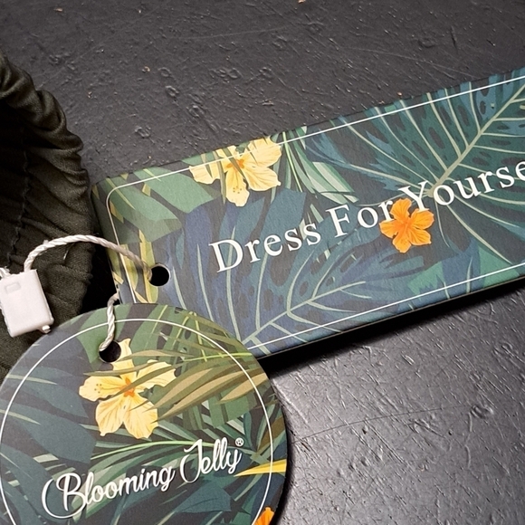 NWT Blooming Jelly Dress For Yourself Running Shorts - Picture 4 of 4